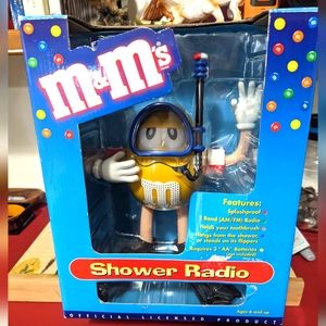 M&M's Peanut Yellow Battery Operated Shower Radio AM/FM Scuba Diver Snorkel Flip
